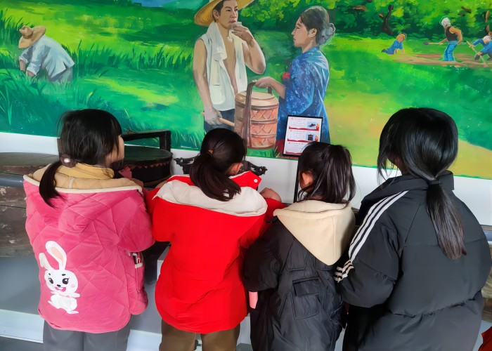 雙塔鎮(zhèn)牛牧崗小學(xué)開展“參觀紅色教育基地 弘揚(yáng)愛國主義精神”主題教育活動 雙塔鎮(zhèn)牛牧崗小學(xué)開展“參觀紅色教育基地 弘揚(yáng)愛國主義精神”主題教育活動