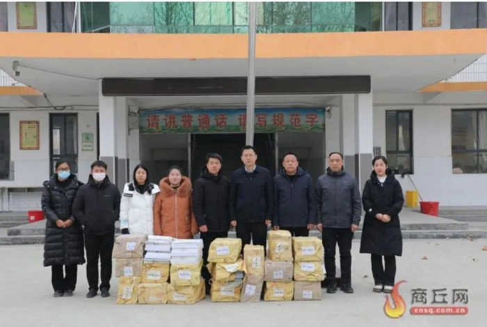 省司法廳向民權(quán)一學(xué)校捐贈(zèng)教輔書籍 省司法廳向民權(quán)一學(xué)校捐贈(zèng)教輔書籍
