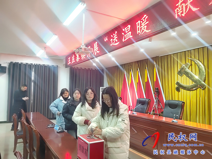 王莊寨鎮(zhèn)舉行“送溫暖獻愛心”捐款活動 王莊寨鎮(zhèn)舉行“送溫暖獻愛心”捐款活動