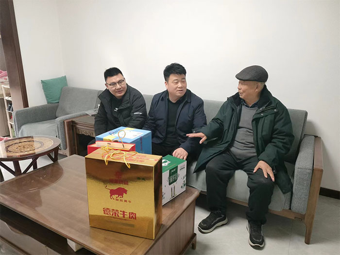 縣畜牧發(fā)展服務(wù)中心走訪慰問退休老干部 縣畜牧發(fā)展服務(wù)中心走訪慰問退休老干部