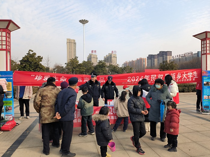 團縣委聯(lián)合縣公安局開展禁毒宣傳活動 團縣委聯(lián)合縣公安局開展禁毒宣傳活動