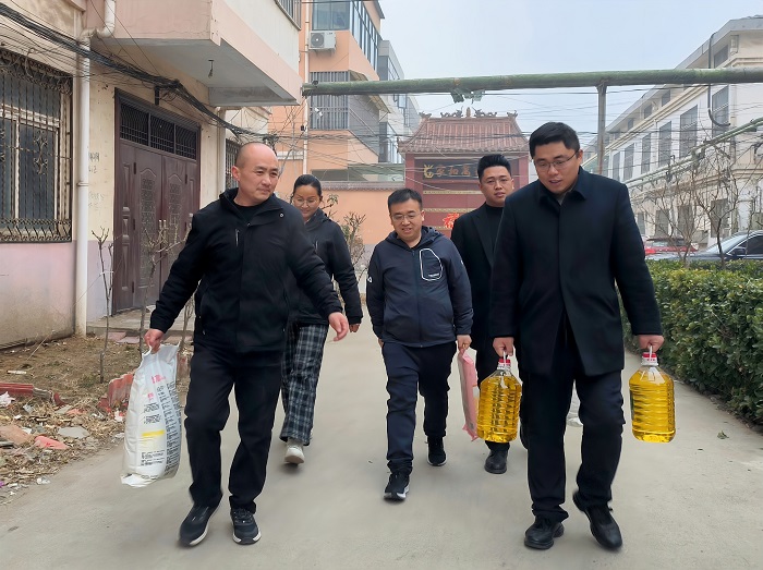 團縣委聯(lián)合縣幫扶好人協(xié)會開展走訪慰問“身邊好人”活動 團縣委聯(lián)合縣幫扶好人協(xié)會開展走訪慰問“身邊好人”活動