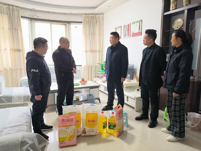 團縣委聯(lián)合縣幫扶好人協(xié)會開展走訪慰問“身邊好人”活動 團縣委聯(lián)合縣幫扶好人協(xié)會開展走訪慰問“身邊好人”活動