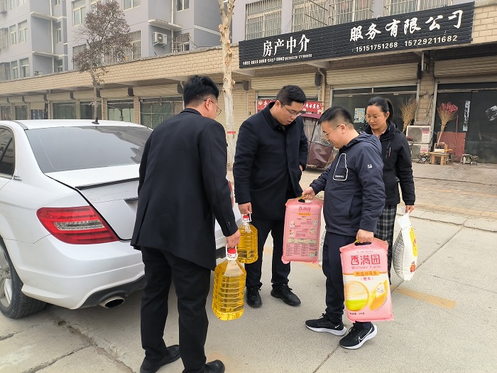 團縣委聯(lián)合縣幫扶好人協(xié)會開展走訪慰問“身邊好人”活動 團縣委聯(lián)合縣幫扶好人協(xié)會開展走訪慰問“身邊好人”活動