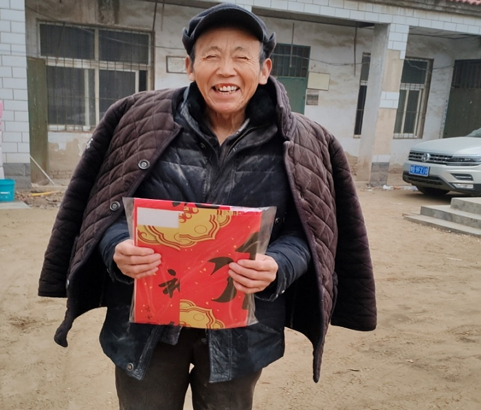 雙塔鎮(zhèn):迎新春送春聯(lián) 情暖退役軍人 雙塔鎮(zhèn):迎新春送春聯(lián) 情暖退役軍人