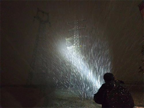 民權(quán)縣供電公司:朔風(fēng)凜冽雪紛飛 ?供電保障正當(dāng)時(shí) 民權(quán)縣供電公司:朔風(fēng)凜冽雪紛飛 ?供電保障正當(dāng)時(shí)