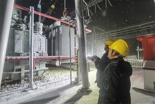 民權(quán)縣供電公司:朔風(fēng)凜冽雪紛飛 ?供電保障正當(dāng)時(shí) 民權(quán)縣供電公司:朔風(fēng)凜冽雪紛飛 ?供電保障正當(dāng)時(shí)