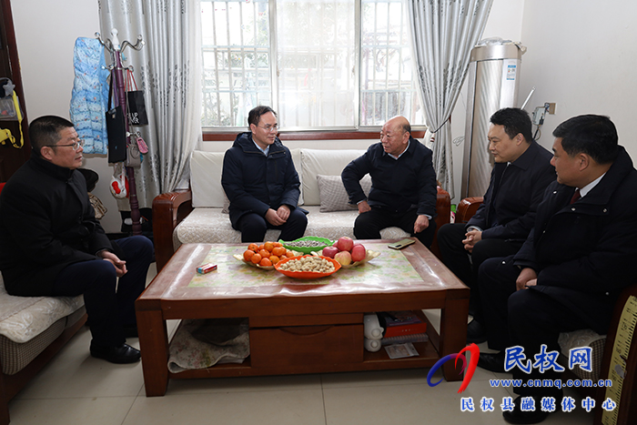 縣四大班子領導春節(jié)前夕走訪慰問實職縣級退休干部 縣四大班子領導春節(jié)前夕走訪慰問實職縣級退休干部