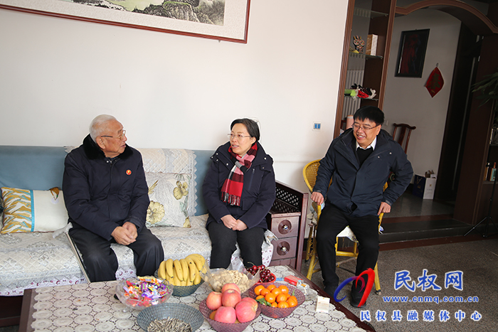 縣四大班子領導春節(jié)前夕走訪慰問實職縣級退休干部 縣四大班子領導春節(jié)前夕走訪慰問實職縣級退休干部