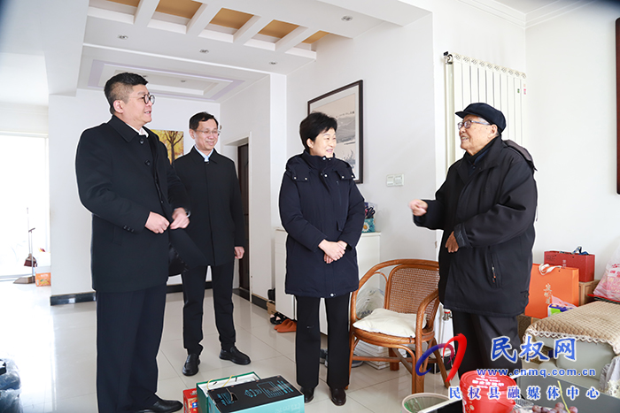 縣四大班子領導春節(jié)前夕走訪慰問實職縣級退休干部 縣四大班子領導春節(jié)前夕走訪慰問實職縣級退休干部