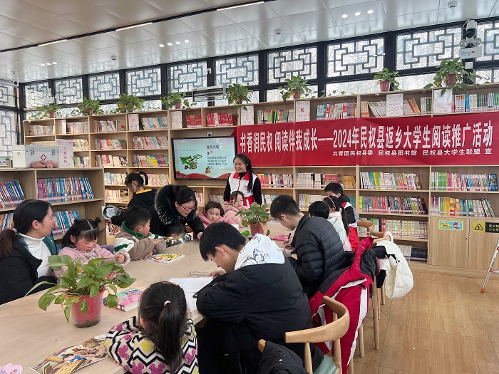 團(tuán)縣委聯(lián)合縣圖書館開展“書香潤(rùn)民權(quán)，閱讀伴成長(zhǎng)”閱讀推廣活動(dòng)
