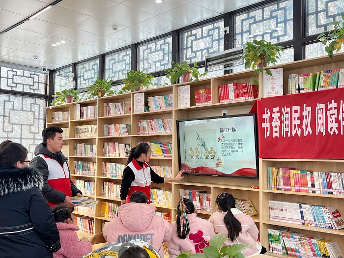 團(tuán)縣委聯(lián)合縣圖書館開展“書香潤(rùn)民權(quán)，閱讀伴成長(zhǎng)”閱讀推廣活動(dòng)