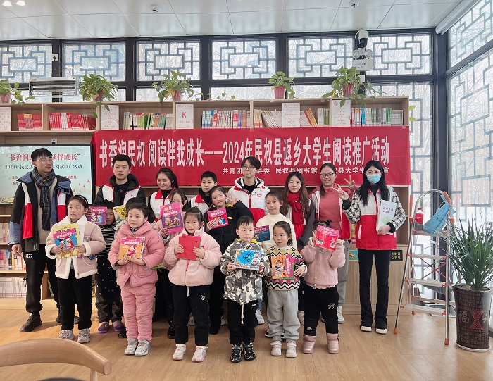 團(tuán)縣委聯(lián)合縣圖書館開展“書香潤(rùn)民權(quán)，閱讀伴成長(zhǎng)”閱讀推廣活動(dòng)