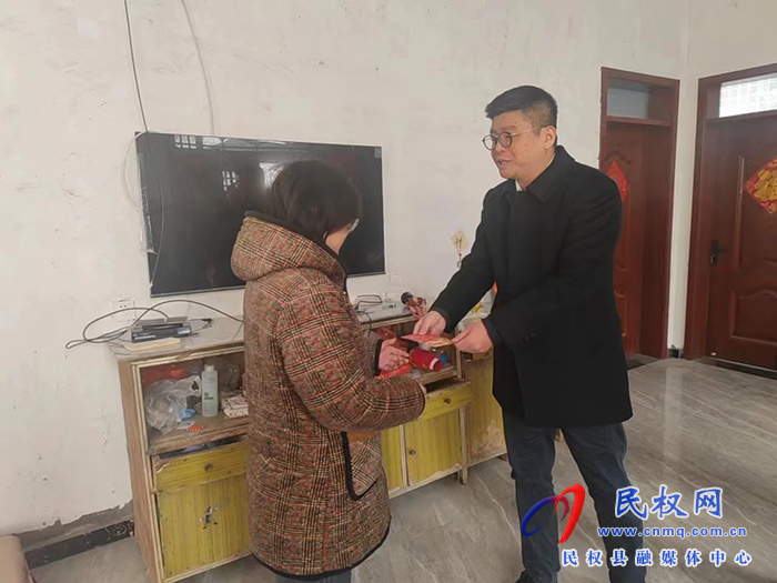 縣委常委、副縣長(zhǎng)謝志強(qiáng)看望慰問(wèn)老黨員和春蕾女童