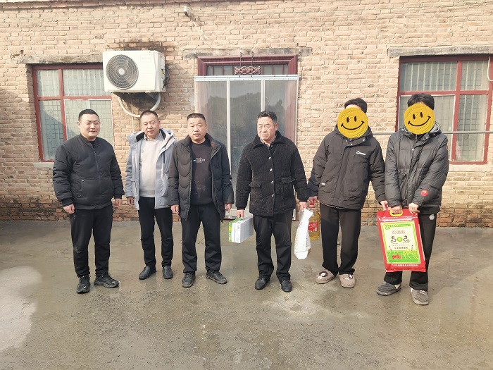 團(tuán)縣委攜手青年企業(yè)家走訪慰問困難學(xué)生 團(tuán)縣委攜手青年企業(yè)家走訪慰問困難學(xué)生