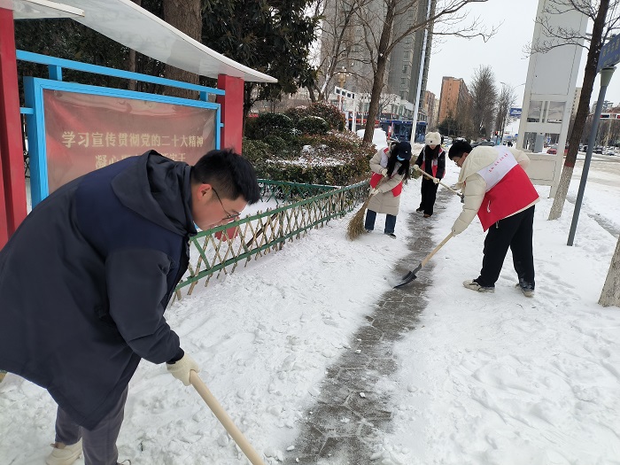 團縣委組織大學生志愿者開展清雪除冰志愿服務活動 團縣委組織大學生志愿者開展清雪除冰志愿服務活動