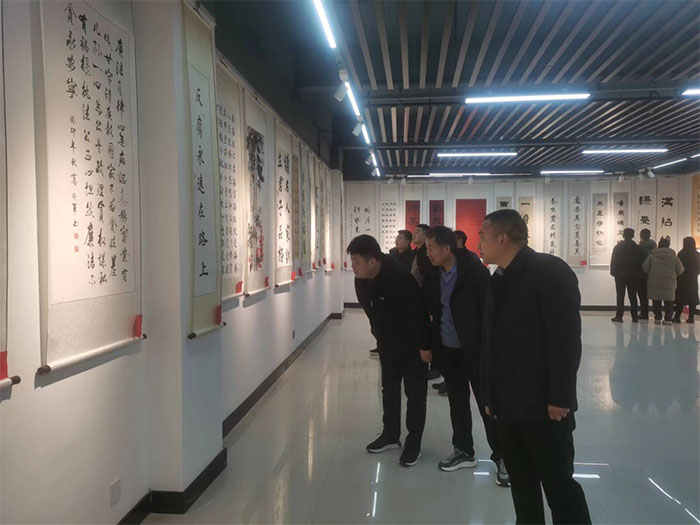 縣畜牧發(fā)展服務(wù)中心參觀“翰墨樹正氣 丹青繪廉韻”廉潔書畫展 縣畜牧發(fā)展服務(wù)中心參觀“翰墨樹正氣 丹青繪廉韻”廉潔書畫展
