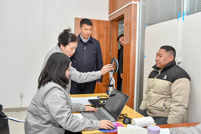 人和鎮(zhèn):送工入企 穩(wěn)就業(yè)促發(fā)展 人和鎮(zhèn):送工入企 穩(wěn)就業(yè)促發(fā)展