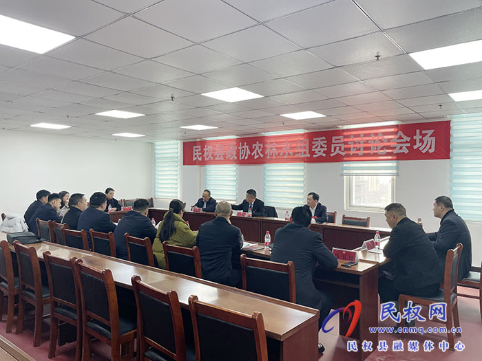 政協(xié)委員開展分組討論 政協(xié)委員開展分組討論