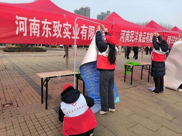 團(tuán)縣委組織青年志愿者助力民權(quán)縣2024年春風(fēng)行動(dòng)首場(chǎng)大型招聘會(huì) 團(tuán)縣委組織青年志愿者助力民權(quán)縣2024年春風(fēng)行動(dòng)首場(chǎng)大型招聘會(huì)