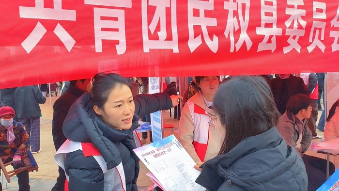 團(tuán)縣委組織青年志愿者助力民權(quán)縣2024年春風(fēng)行動(dòng)首場(chǎng)大型招聘會(huì) 團(tuán)縣委組織青年志愿者助力民權(quán)縣2024年春風(fēng)行動(dòng)首場(chǎng)大型招聘會(huì)