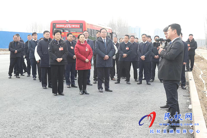 出席民權(quán)縣第十六屆人民代表大會第五次會議的人大代表視察城市建設和重點項目