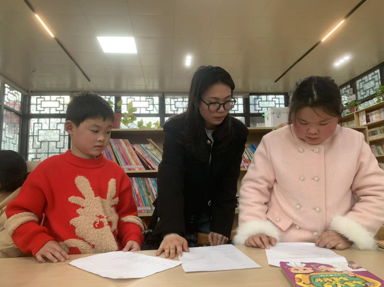 民權(quán)縣圖書館舉辦2024年第六期“快樂繪本劇 傳承誦經(jīng)典”閱讀活動 民權(quán)縣圖書館舉辦2024年第六期“快樂繪本劇 傳承誦經(jīng)典”閱讀活動