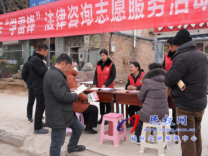 民權(quán)法院開(kāi)展“學(xué)雷鋒”法律咨詢(xún)  志愿服務(wù)活動(dòng)