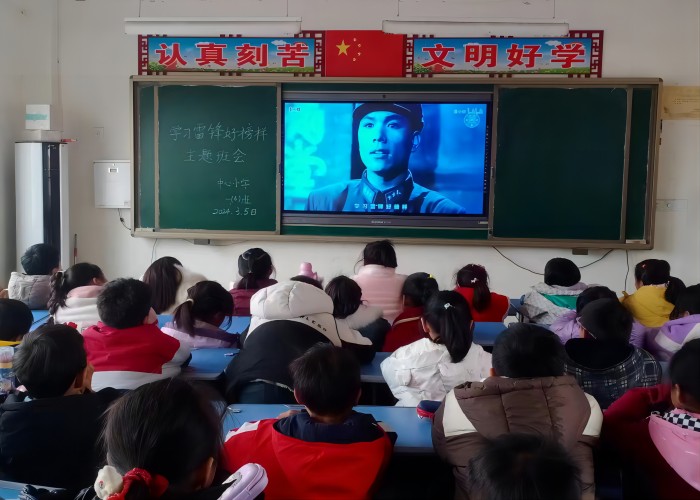 雙塔鎮(zhèn)各中小學(xué)開展學(xué)雷鋒主題活動 雙塔鎮(zhèn)各中小學(xué)開展學(xué)雷鋒主題活動