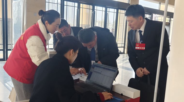民權:“移動圖書館”貼心服務“兩會” 民權:“移動圖書館”貼心服務“兩會”