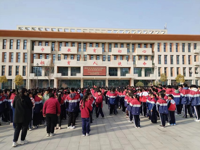 縣人防工程維護中心組織學(xué)生開展人防應(yīng)急疏散演練 縣人防工程維護中心組織學(xué)生開展人防應(yīng)急疏散演練