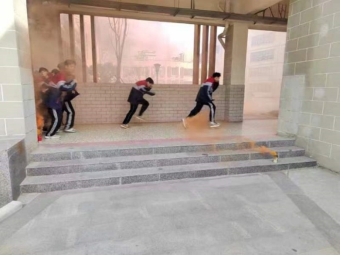 縣人防工程維護中心組織學(xué)生開展人防應(yīng)急疏散演練 縣人防工程維護中心組織學(xué)生開展人防應(yīng)急疏散演練
