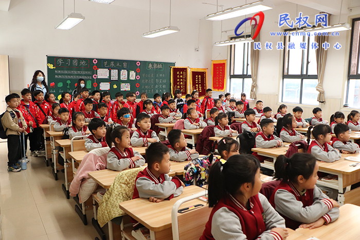開展幼小銜接 開啟幼兒成長之旅 ——民權(quán)縣第一實驗幼兒園攜手民權(quán)縣求實學(xué)校開展幼小銜接活動 開展幼小銜接 開啟幼兒成長之旅 ——民權(quán)縣第一實驗幼兒園攜手民權(quán)縣求實學(xué)校開展幼小銜接活動
