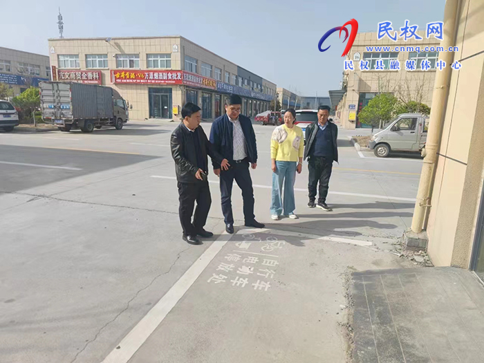 縣委常委、副縣長謝志強查看精神文明建設(shè)工作