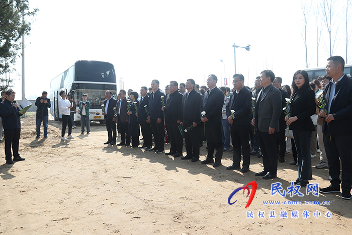 河南農(nóng)業(yè)大學(xué)到民開展緬懷鄭祥義教授、學(xué)習(xí)鄭祥義精神、科技服務(wù)助力“三農(nóng)”活動(dòng)