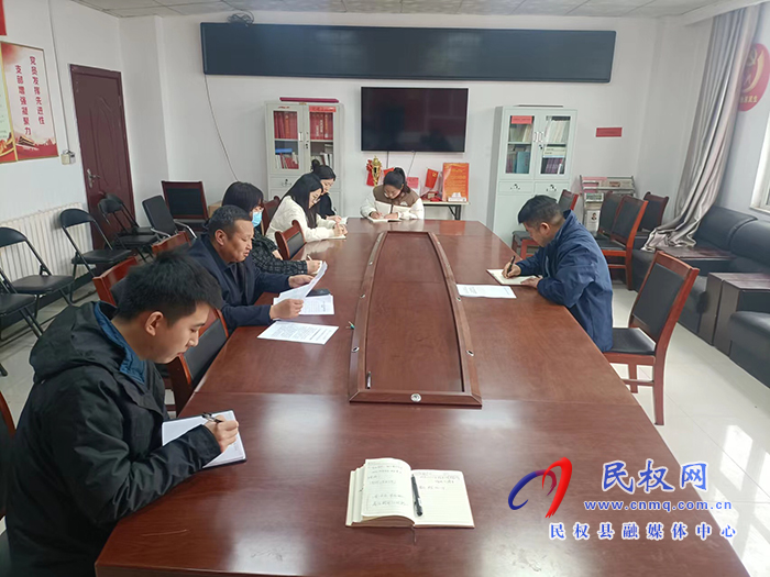 縣金融服務(wù)中心傳達(dá)學(xué)習(xí)《習(xí)近平關(guān)于金融工作論述摘編》精神 縣金融服務(wù)中心傳達(dá)學(xué)習(xí)《習(xí)近平關(guān)于金融工作論述摘編》精神