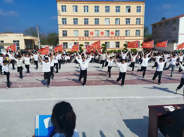 民權縣人和鎮(zhèn)高集學校 舉行“筑健康體魄  展運動風采”春季廣播體操比賽 民權縣人和鎮(zhèn)高集學校 舉行“筑健康體魄  展運動風采”春季廣播體操比賽