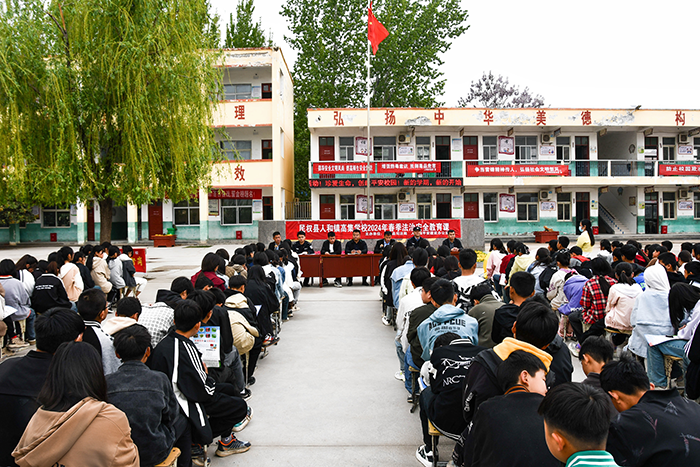 人和鎮(zhèn):法治宣講進(jìn)校園 普法教育助成長 人和鎮(zhèn):法治宣講進(jìn)校園 普法教育助成長
