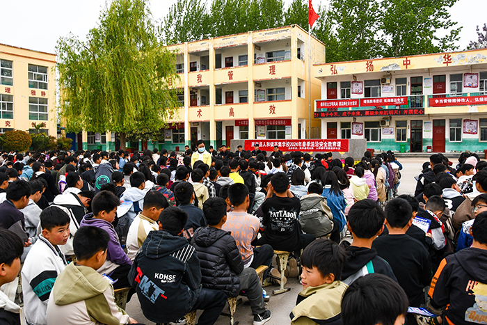人和鎮(zhèn):法治宣講進(jìn)校園 普法教育助成長 人和鎮(zhèn):法治宣講進(jìn)校園 普法教育助成長