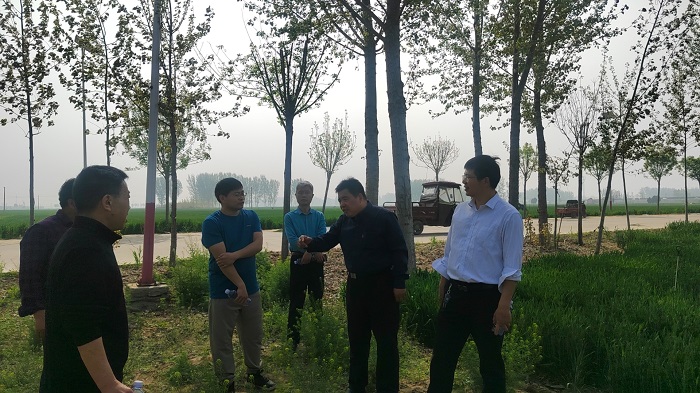 雙塔鎮(zhèn):省農(nóng)科院副研究員高偉到雙塔鎮(zhèn)郭堂村進行實地查看 雙塔鎮(zhèn):省農(nóng)科院副研究員高偉到雙塔鎮(zhèn)郭堂村進行實地查看