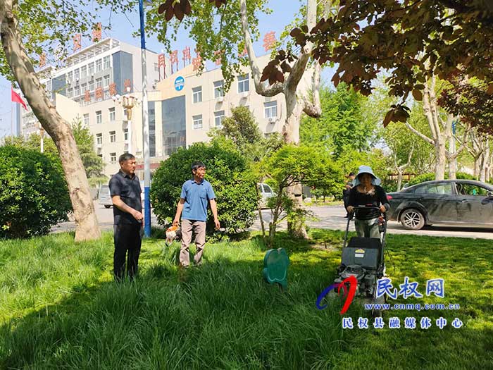 民權(quán)縣水務公司強化綠植養(yǎng)護 推進“雙城”創(chuàng)建 民權(quán)縣水務公司強化綠植養(yǎng)護 推進“雙城”創(chuàng)建
