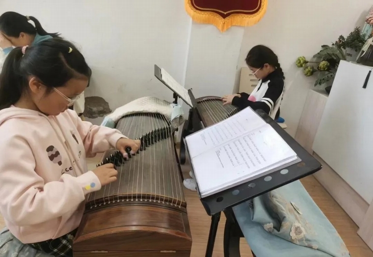  民權(quán)縣圖書館：閱讀與古箏的奇妙相遇，公益課堂嗨翻天