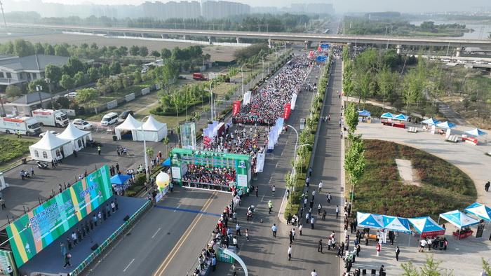 穿越林海 一路花香  巴迪瑞2024民權(quán)申甘林帶生態(tài)馬拉松賽激情開跑 穿越林海 一路花香  巴迪瑞2024民權(quán)申甘林帶生態(tài)馬拉松賽激情開跑