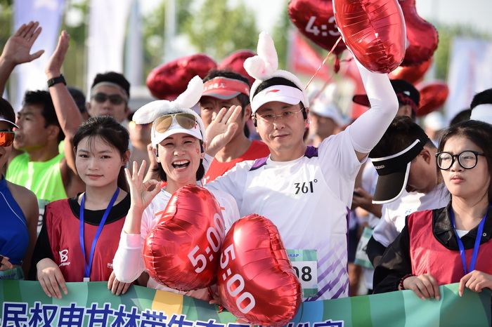 穿越林海 一路花香  巴迪瑞2024民權(quán)申甘林帶生態(tài)馬拉松賽激情開跑 穿越林海 一路花香  巴迪瑞2024民權(quán)申甘林帶生態(tài)馬拉松賽激情開跑