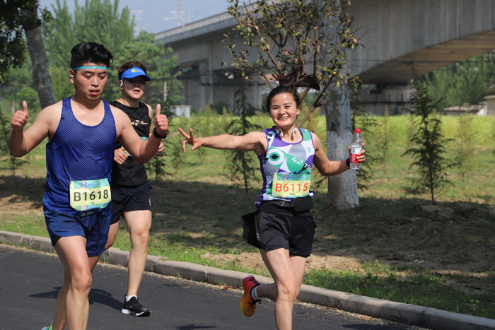 穿越林海 一路花香  巴迪瑞2024民權(quán)申甘林帶生態(tài)馬拉松賽激情開跑 穿越林海 一路花香  巴迪瑞2024民權(quán)申甘林帶生態(tài)馬拉松賽激情開跑