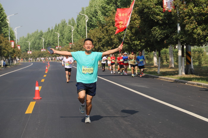穿越林海 一路花香  巴迪瑞2024民權(quán)申甘林帶生態(tài)馬拉松賽激情開跑 穿越林海 一路花香  巴迪瑞2024民權(quán)申甘林帶生態(tài)馬拉松賽激情開跑