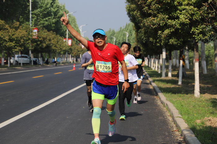 穿越林海 一路花香  巴迪瑞2024民權(quán)申甘林帶生態(tài)馬拉松賽激情開跑 穿越林海 一路花香  巴迪瑞2024民權(quán)申甘林帶生態(tài)馬拉松賽激情開跑
