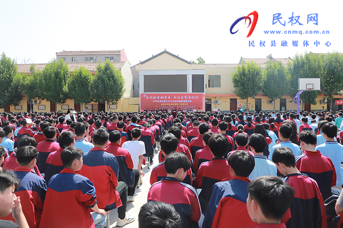 鄭州市書法家協(xié)會、鄭州市青年書法家協(xié)會開展中華優(yōu)秀傳統(tǒng)文化書法進校園暨捐贈活動