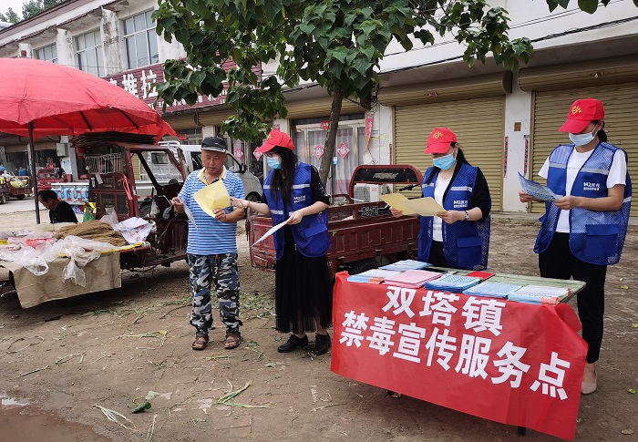 雙塔鎮(zhèn):無人機(jī)“空中掃毒” 讓“罪惡之花”無處遁形 雙塔鎮(zhèn):無人機(jī)“空中掃毒” 讓“罪惡之花”無處遁形