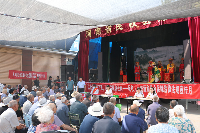 民權(quán)縣人社局開展人力資源和社會(huì)保障 法律法規(guī)宣傳月活動(dòng) 民權(quán)縣人社局開展人力資源和社會(huì)保障 法律法規(guī)宣傳月活動(dòng)